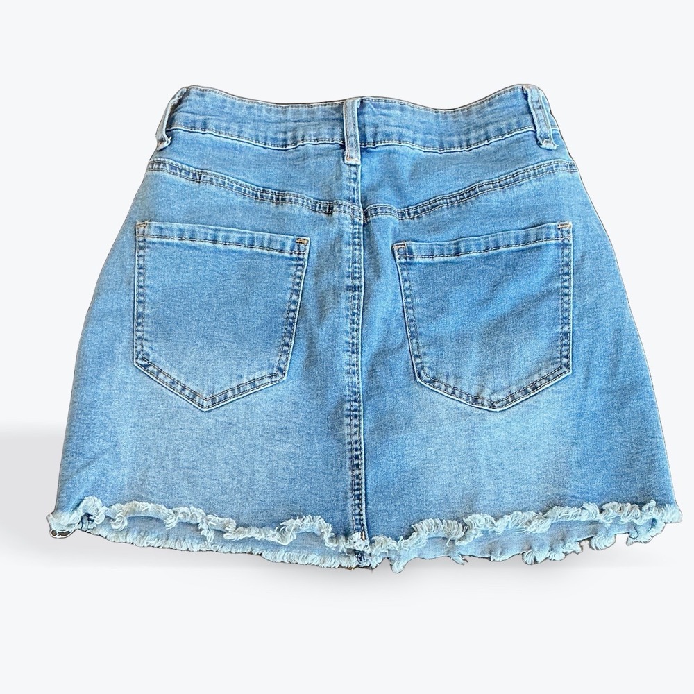 Rue21 Womens Denim Mini Skirt Light Wash Blue Raw Hem Size XS‎ RN70829